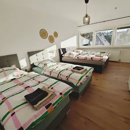 Ticasa Shine-zentral-outlet-balkon-parkplatz-ruhig *